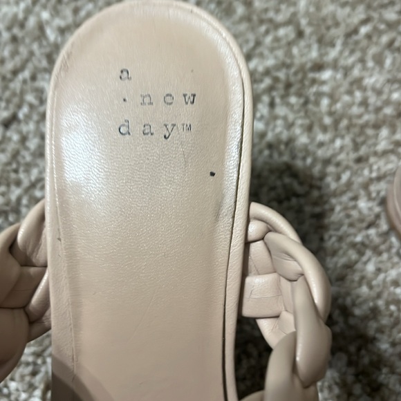 Pretty open back sandals - Picture 2 of 5